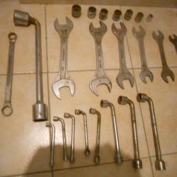 clé FACOM . DOUILLE , FOURCHE , PIPE , OEIL