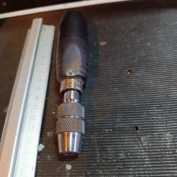 Porte outil manuel professionnel a pince fixe  acier trait&eacute;