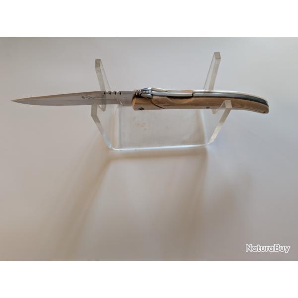 Joli couteau Laguiole.