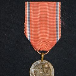MEDAILLE DE VERDUN- MODULE DE REVILLON A BELIERE ETRIER -GRANDE GUERRE 1914/1918