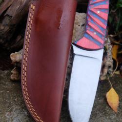 Bushcraft Couteau de Chasse Survie Lame Acier Carbone 1055 Manche Fushia Etui Cuir Fabric Artisanale