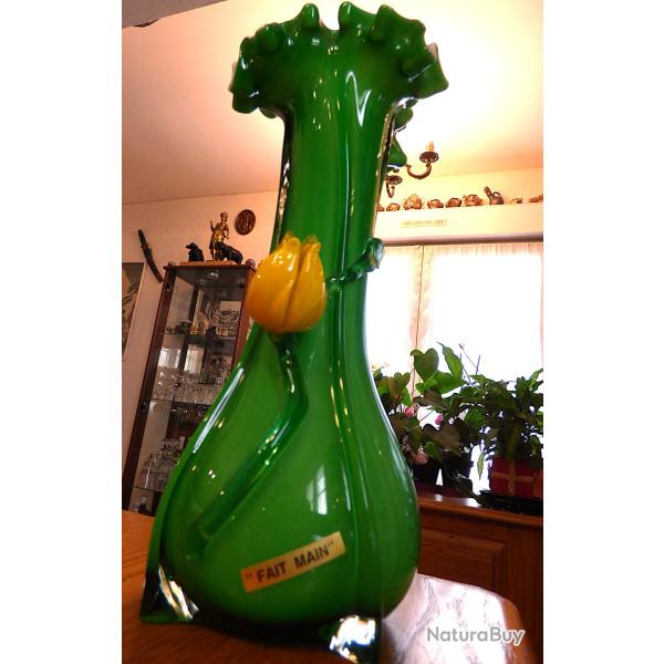 VASE EN VERRE SOUFFLE A LA BOUCHE - OPALINE VERTE, FORME FLORALE STYLE MURANO,1940/60 vintage