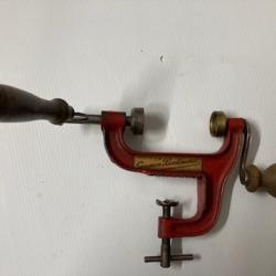 SERTISSEUR CAL12  MARQUE GUEGENE BADINAND LE MANS  N°172