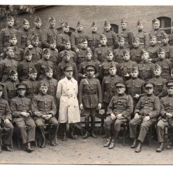CPA -Photo - Un Groupe Soldats - N&deg;4449