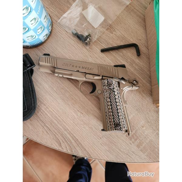 Colt 45 airsoft plus accessoires marque cybergun