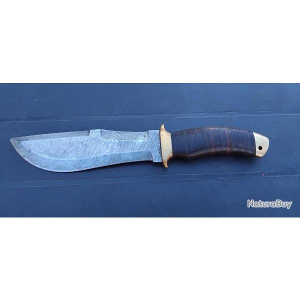 couteau manche en cuir lame en Damas