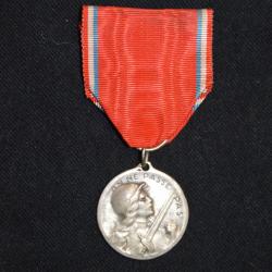 MEDAILLE DE VERDUN- MODULE EN ARGENT SIGNE VERNIER -GRANDE GUERRE 1914/1918
