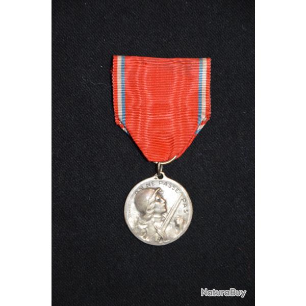 MEDAILLE DE VERDUN- MODULE EN ARGENT SIGNE VERNIER -GRANDE GUERRE 1914/1918