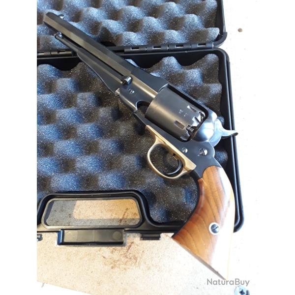 Uberti 1858 calibre 36 . Navy anne 75 TBE.