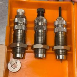 JEU D'OUTILS DE RECHARGEMENT LYMAN CALIBRE 30 MAUSER AVEC SHELL HOLDER