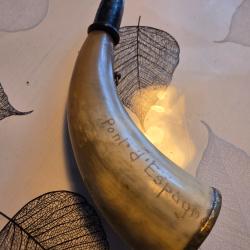 POIRE &Agrave; POUDRE EN CORNE