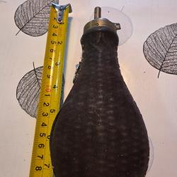 GROSSE POIRE &Agrave; POUDRE - RECOUVERTE EN PEAU - TR&Egrave;S BEL &Eacute;TAT !