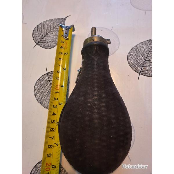 GROSSE POIRE � POUDRE - RECOUVERTE EN PEAU - TR�S BEL �TAT !