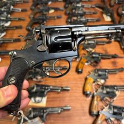 revolver suisse 1 ER  mod&egrave;le 1882 cal 7,5   super etat reste 19 revolvers