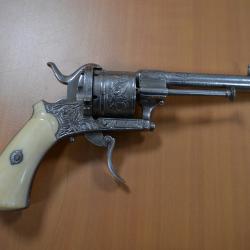 Revolver à broche calibre 7 mm - Belles ciselures