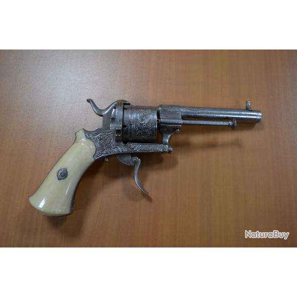 Revolver  broche calibre 7 mm - Belles ciselures