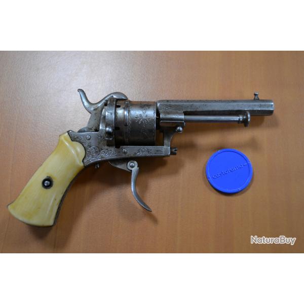 Revolver de femme  broche calibre 5 mm - Belles ciselures - "VELOCEMAN J.R & Cie"