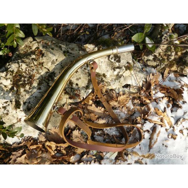 BELLE  TROMPE / CORNE  37cm  DE CHEZ  MILLIENS...Avec bretelle cuir...