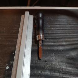 Ancien petit tournevis armurier  suédois de coffret pistolet   revolver ancien ou collection 6