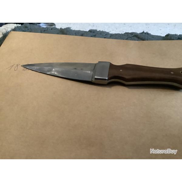 Couteau double tranchant