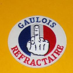 TISSU PATCH : GAULOIS REFRACTAIRE DOIGT , DIAMETRE 9 CM , BON ETAT VOIR PHOTO . POUR TOUT RENSEIGNEM