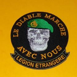 TISSU PATCH : LEGION ETRANGERE , LE DIABLE MARCHE AVEC NOUS  , DIAMETRE 9 CM , BON ETAT VOIR PHOTO .