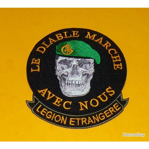 TISSU PATCH : LEGION ETRANGERE , LE DIABLE MARCHE AVEC NOUS, DIAMETRE 9 CM , BON ETAT VOIR PHOTO .