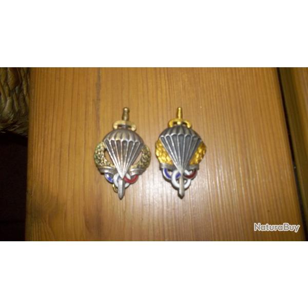 deux insignes preparation militaire parachutiste modeles different
