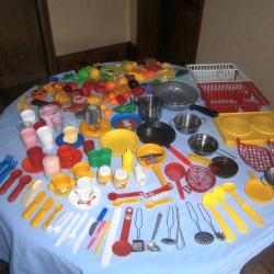Jouet dinette, 172 pi&egrave;ces Divers ustensiles de cuisine, vaisselles, l&eacute;gumes...