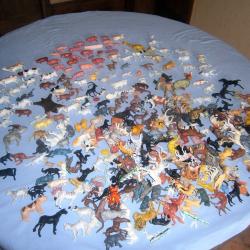 Jouets: Lot de 400 animaux diverses hauteurs: de 2cm jusqu&agrave; 15cm
