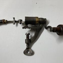 SERTISSEUR CAL 16  AVEC SUPPORT DE CARTOUCHE  N°  183