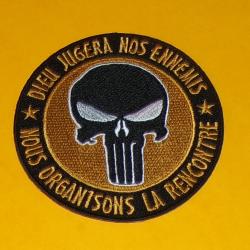TISSU PATCH : DIEU JUGERA NOS ENNEMIS , NOUS ORGANISONS LA RENCONTRE , DIAMETRE 9 CM , BON ETAT VOIR
