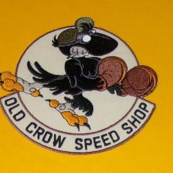 TISSU PATCH :&nbsp; OLD CROW SPEED SHOP&nbsp; , DIAMETRE&nbsp;9&nbsp;CM , BON ETAT VOIR PHOTO . POUR TOUT RENSEIGNEMENT