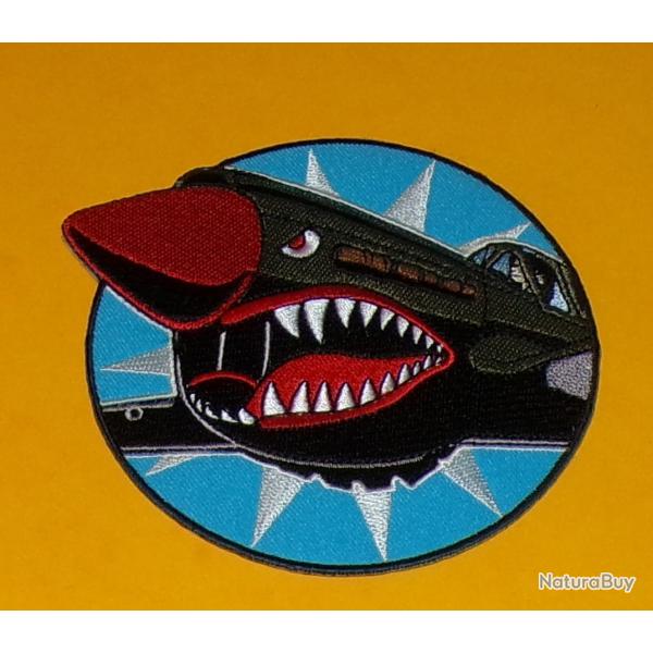 TISSU PATCH : CURTIS THE FYING TIGER  , DIAMETRE 10 CM , BON ETAT VOIR PHOTOS . POUR TOUT RENSEIGNE