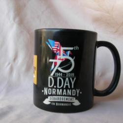 WW2/POSTWAR FRANCE MUG COMM&Eacute;MORATIF DU 75 eme ANNIVERSAIRE DU D&Eacute;BARQUEMENT DE NORMANDIE