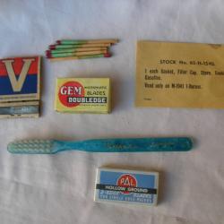 WW2 US LOT PETIT MAT&Eacute;RIEL BROSSE A DENT ALLUMETTES LAMES DE RASOIR JOINT R&Eacute;CHAUD (39-45)