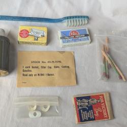 WW2 US LOT PETIT MAT&Eacute;RIEL BROSSE A DENT ALLUMETTES LAMES DE RASOIR JOINT R&Eacute;CHAUD (39-45)