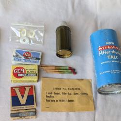 WW2 US LOT PETIT MAT&Eacute;RIEL BROSSE A DENT ALLUMETTES LAMES DE RASOIR JOINT R&Eacute;CHAUD (39-45)