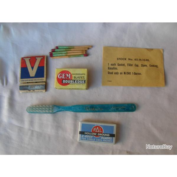 WW2 US LOT PETIT MAT�RIEL BROSSE A DENT ALLUMETTES LAMES DE RASOIR JOINT R�CHAUD (39-45)