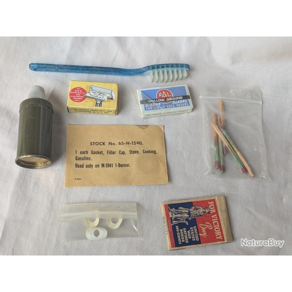 WW2 US LOT PETIT MAT�RIEL BROSSE A DENT ALLUMETTES LAMES DE RASOIR JOINT R�CHAUD (39-45)