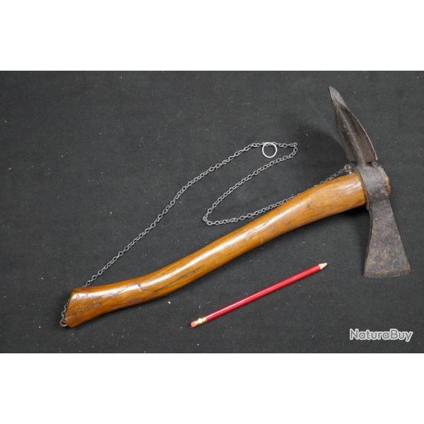 Hachette de forestier  double fonction