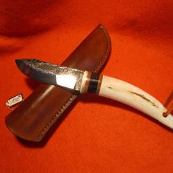 COUTEAU ARTISANAL forgé  l' ATELIER DE L'OURS NOIR  AON NORDIQUE bois de cerf inclusion bronze