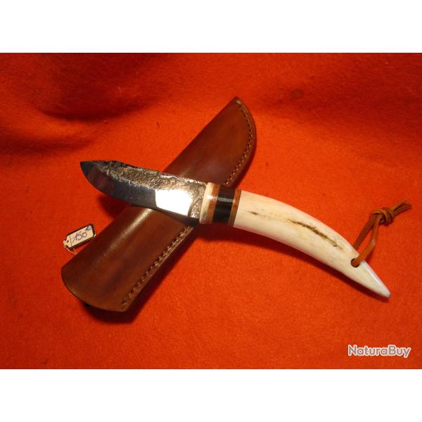 COUTEAU ARTISANAL forg�  l' ATELIER DE L'OURS NOIR  AON NORDIQUE bois de cerf inclusion bronze