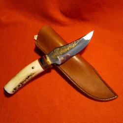 COUTEAU ARTISANAL forgé l' ATELIER DE L'OURS NOIR  AON  bois de cerf chasse rando camping+ inclusion