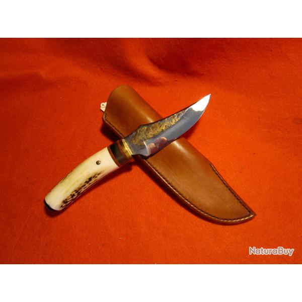 COUTEAU ARTISANAL forg� l' ATELIER DE L'OURS NOIR  AON  bois de cerf chasse rando camping+ inclusion