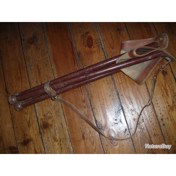 ANCIEN TABOURET DE CHASSE BATTUE .