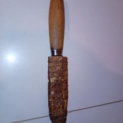 Ancien Beau couteau MORA de LAPONIE grav&eacute; avec son manche en Bouleau