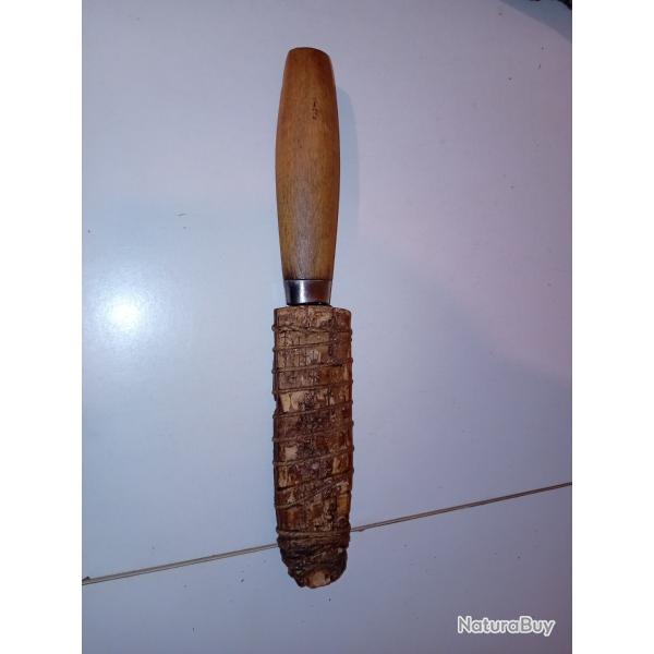 Ancien Beau couteau MORA de LAPONIE grav� avec son manche en Bouleau