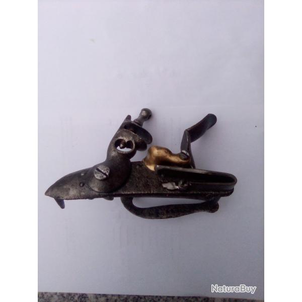 Lot : Platine a silex complete et fonctionnelle 1777 ,et divers accessoirs d'�poque .