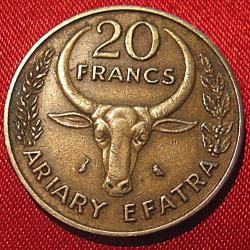Madagascar , piece de 20 francs de 1953 ttb (bronze d'aluminium)